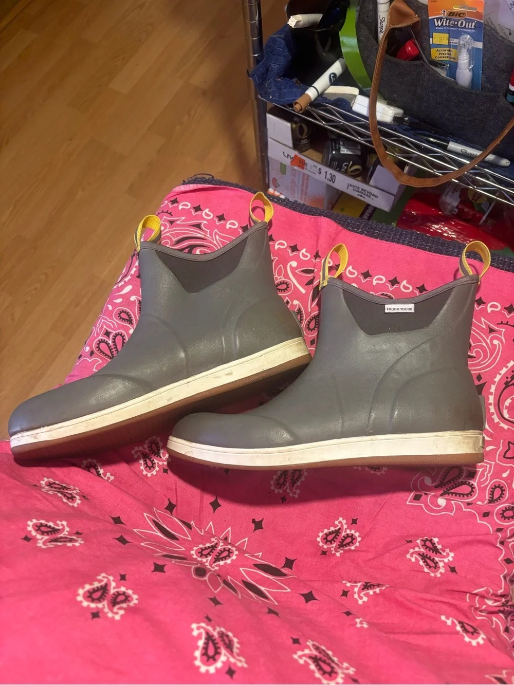 Frogs  Toggs waterproof short boot men’s size 9